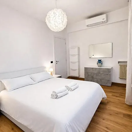 Xenia - 4 In Via Cantore 50 Γένοβα